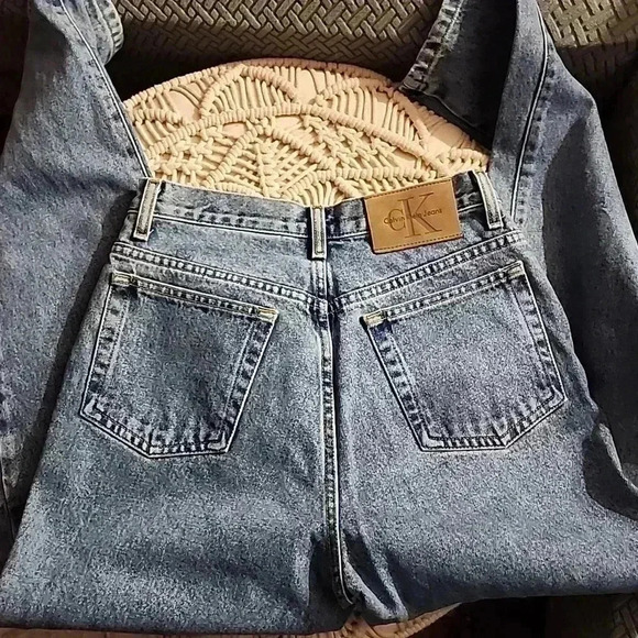 Vintage 1990's Calvin Klein Lightwash High Rise Straight Leg Mom Jeans - Picture 7 of 7